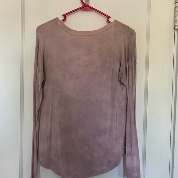 long sleeve v neck - Picture 2 of 2